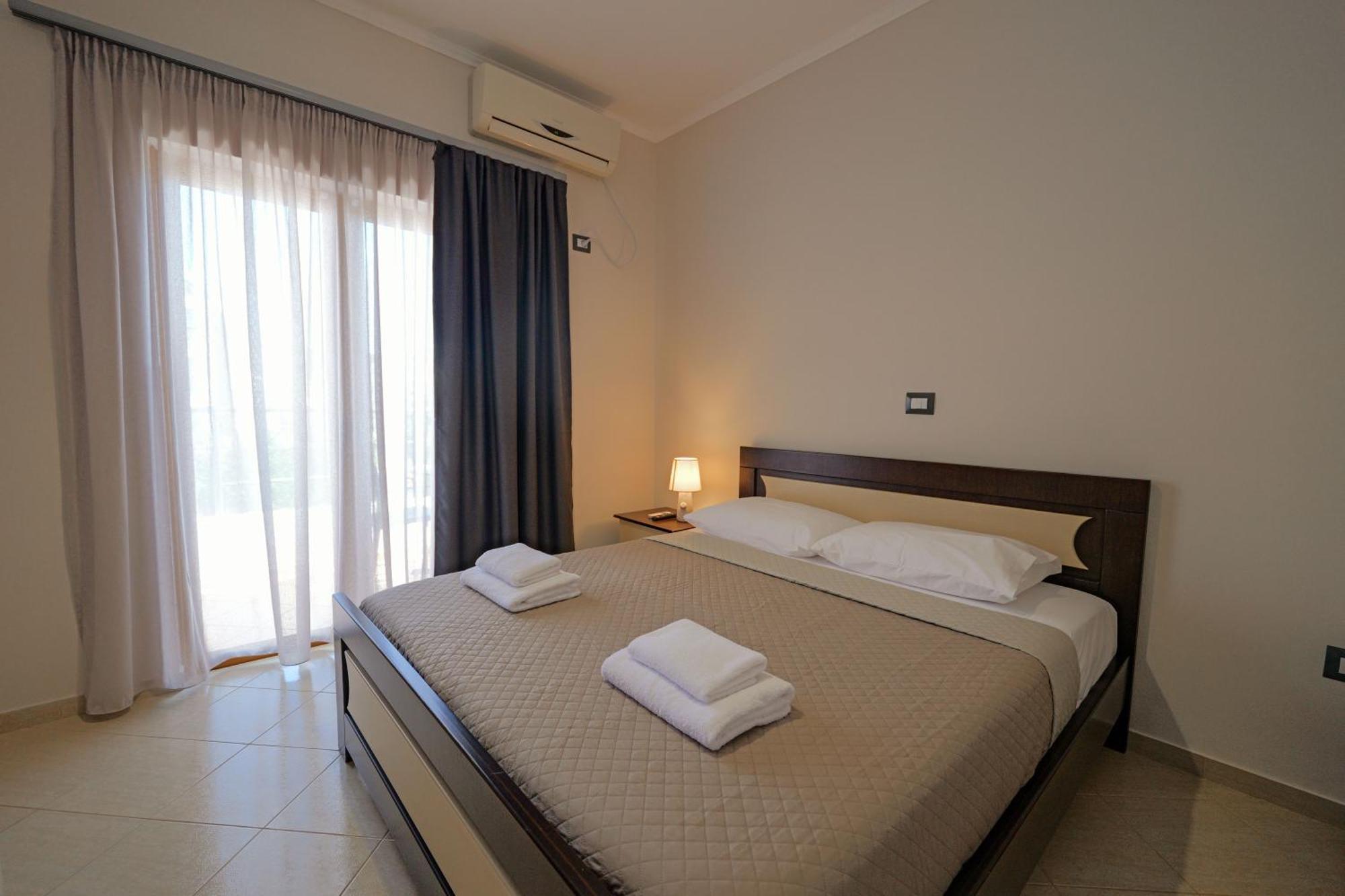 Hotel Deja Vu Ksamil Buitenkant foto