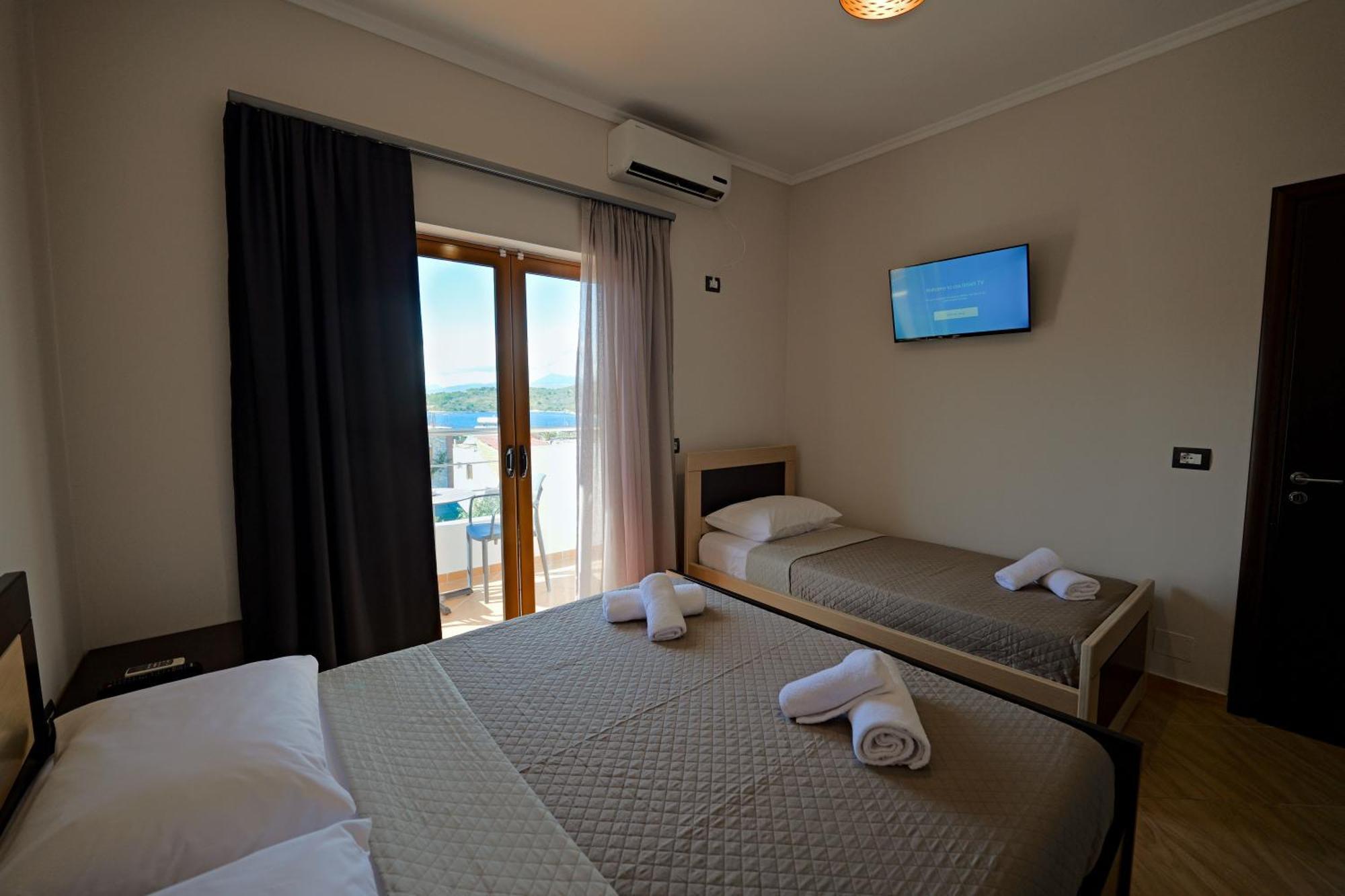 Hotel Deja Vu Ksamil Buitenkant foto