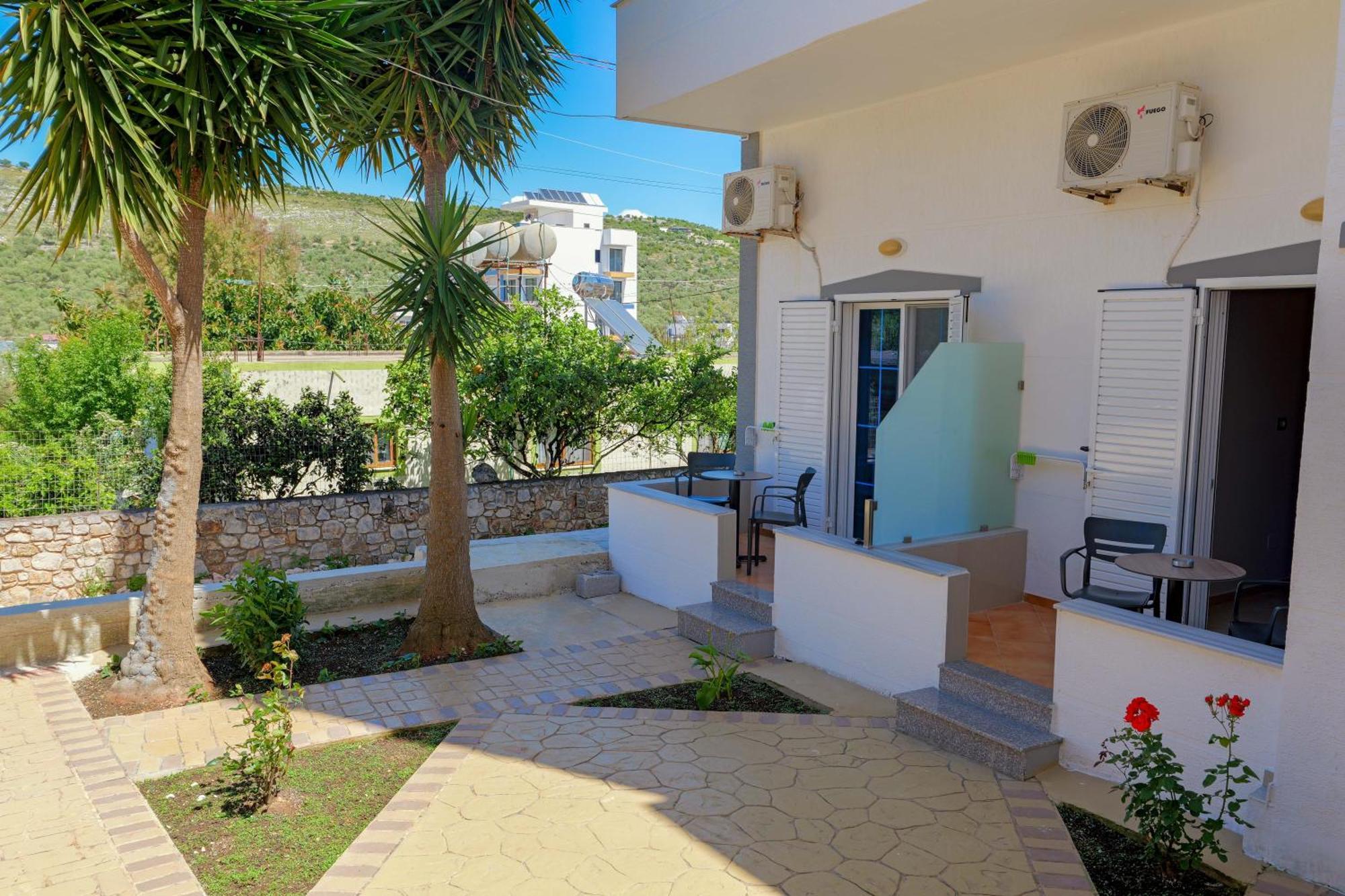 Hotel Deja Vu Ksamil Buitenkant foto