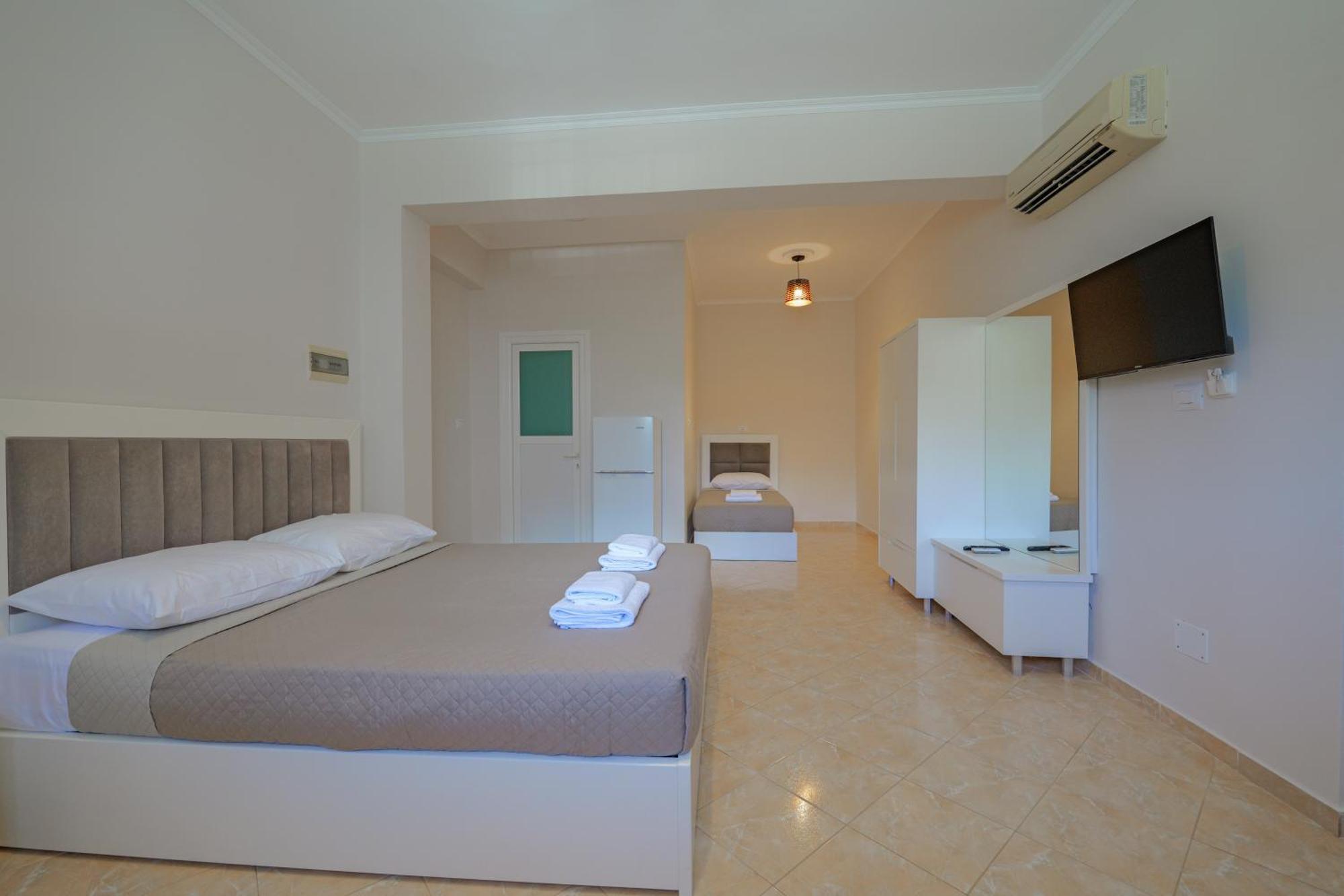 Hotel Deja Vu Ksamil Buitenkant foto