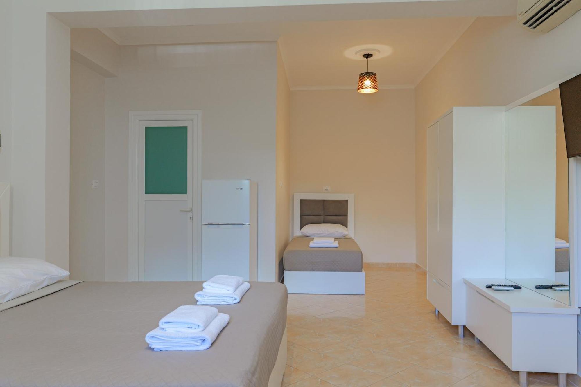Hotel Deja Vu Ksamil Buitenkant foto