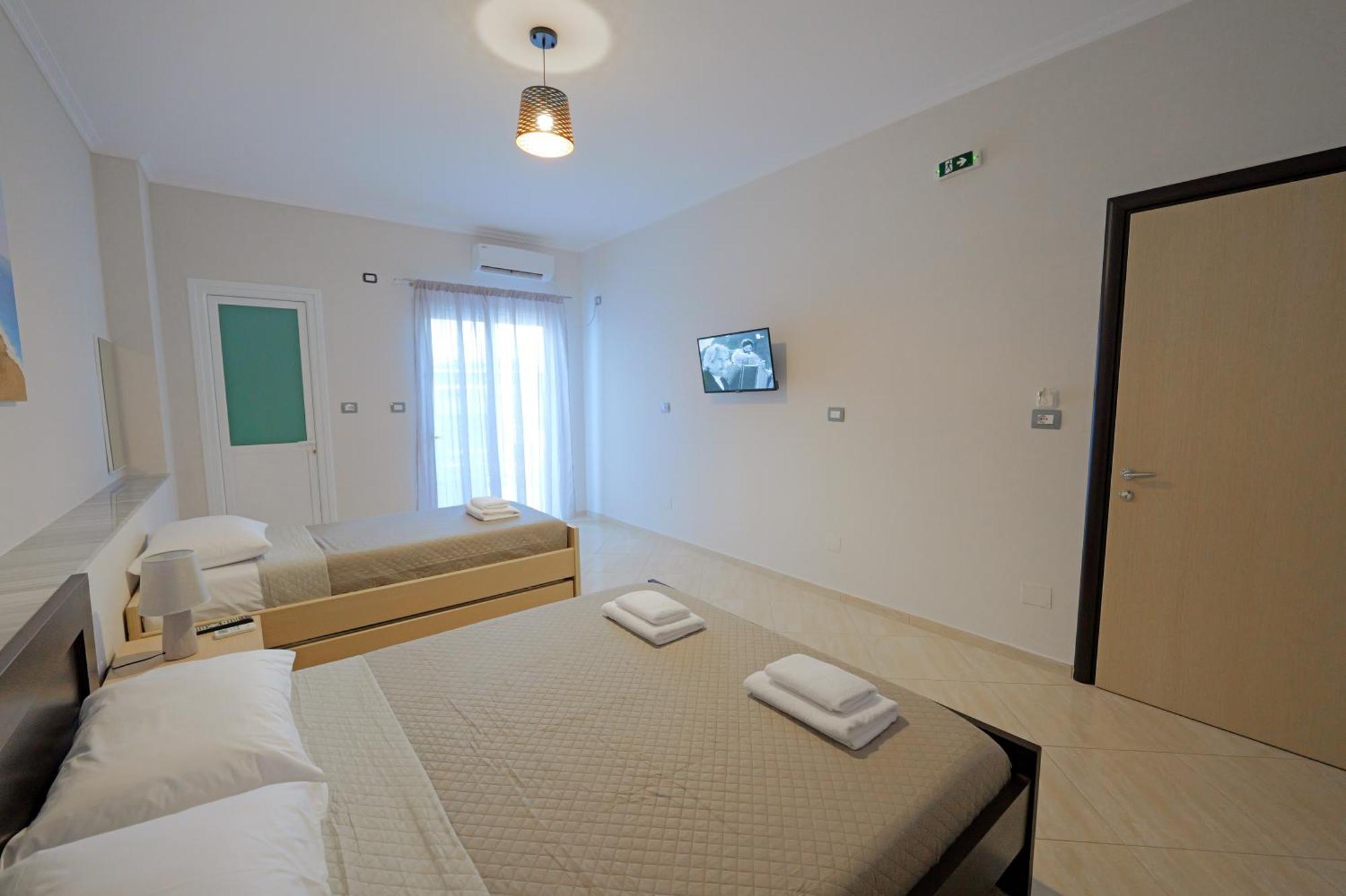 Hotel Deja Vu Ksamil Buitenkant foto