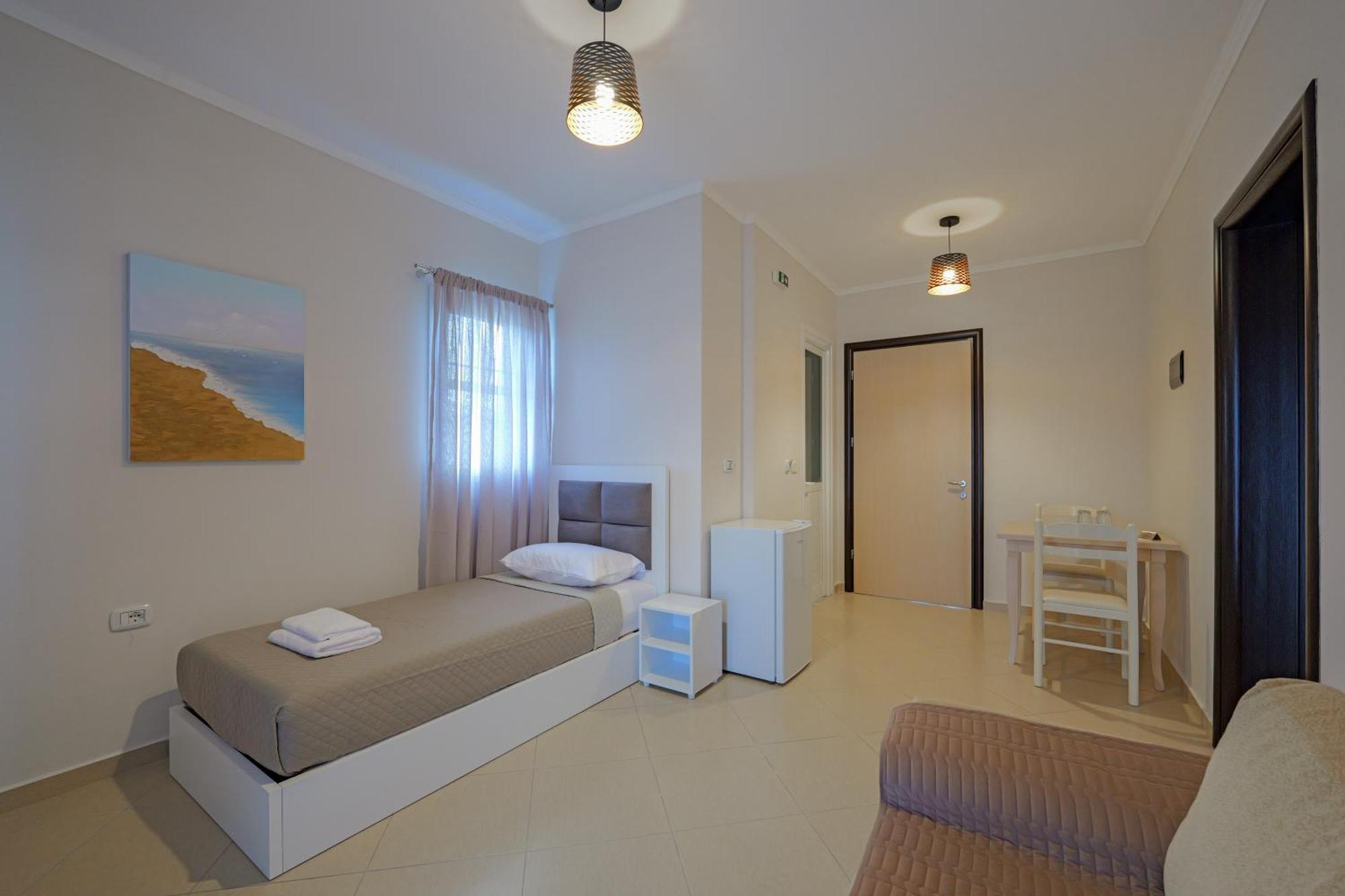Hotel Deja Vu Ksamil Buitenkant foto