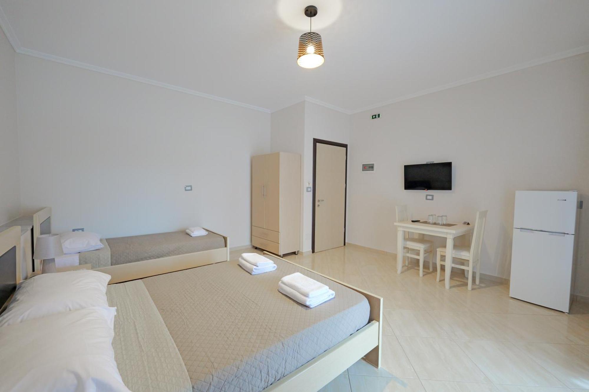 Hotel Deja Vu Ksamil Buitenkant foto