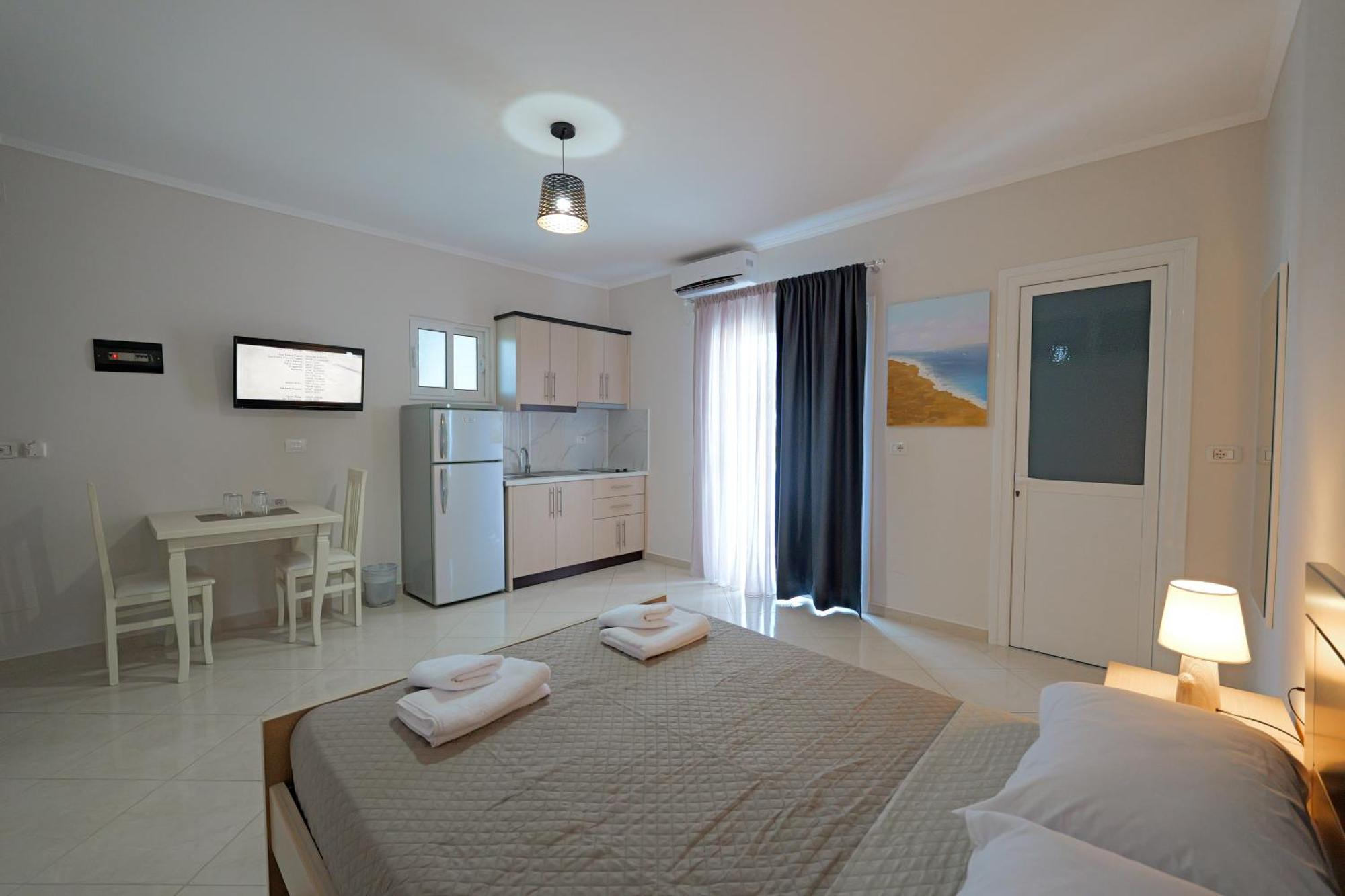 Hotel Deja Vu Ksamil Buitenkant foto